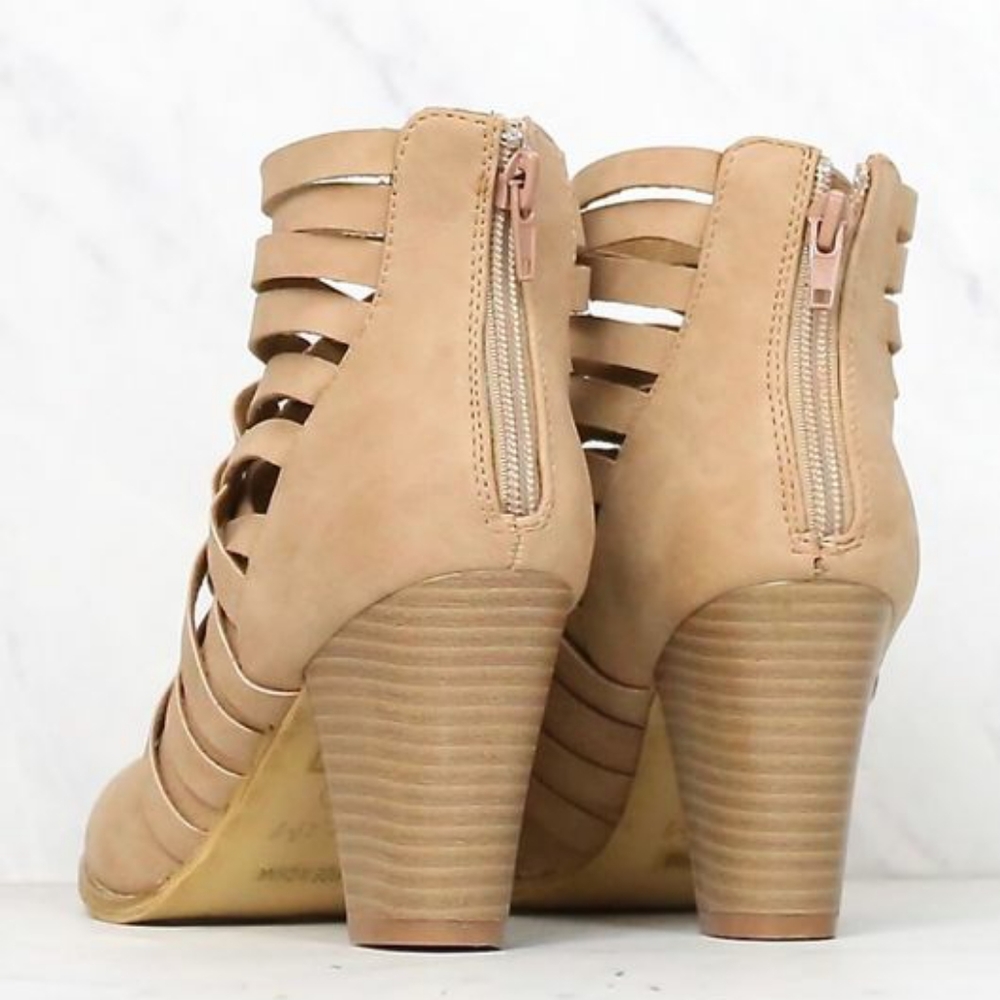 𝙇𝙖𝙨𝙩 𝙎𝙞𝙯 10 🖤Strappy Chunky Ankle Boot - Picture 3 of 5